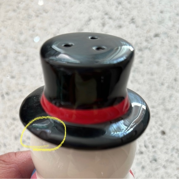 Cute Festive Snowman Salt & Pepper Shakers - Picture 5 of 5